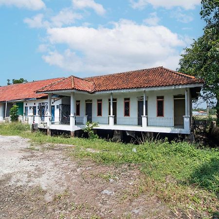 Spot On 92832 Al Mahira Syariah Hotel Majalengka Luaran gambar