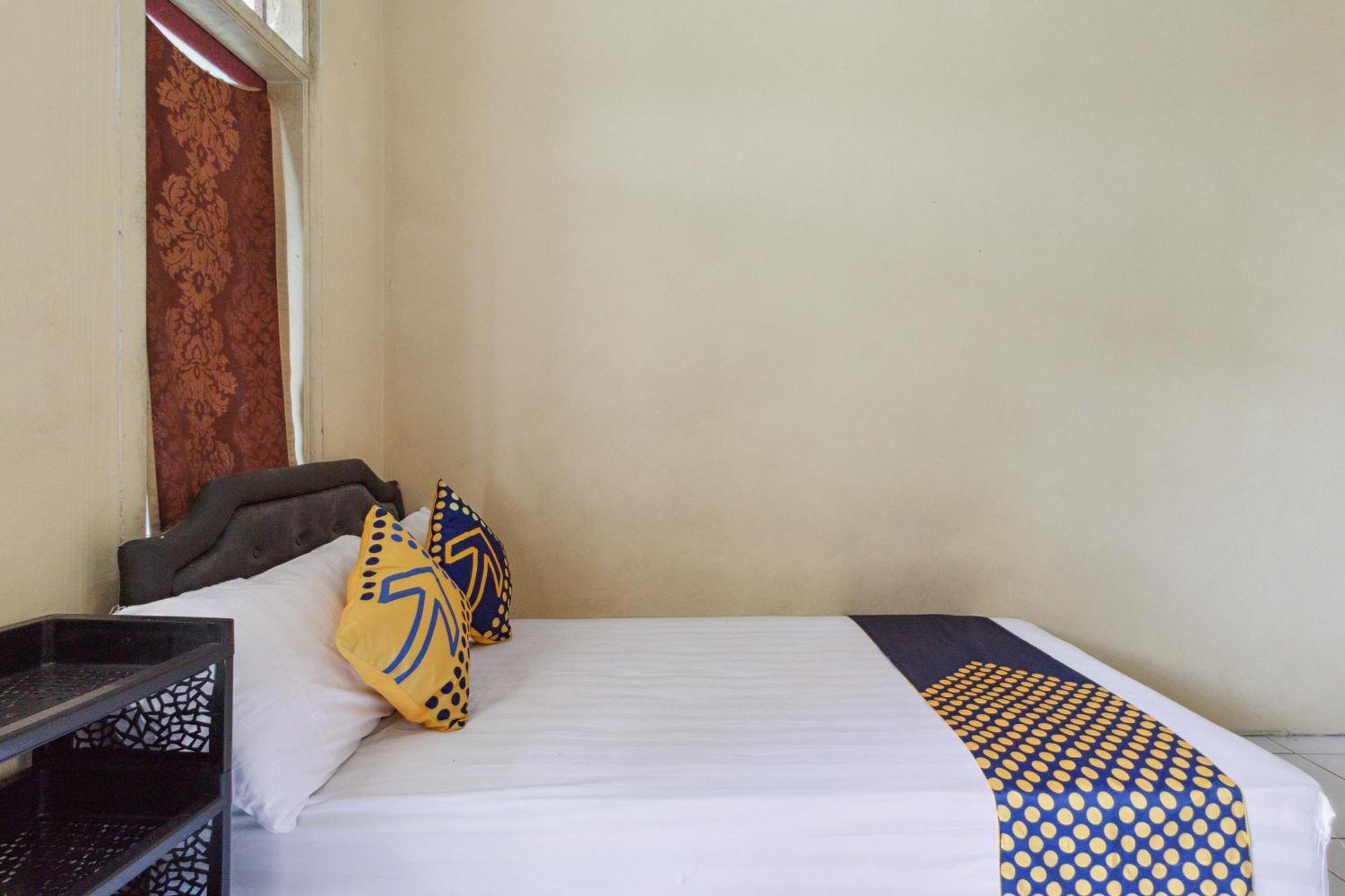 Spot On 92832 Al Mahira Syariah Hotel Majalengka Luaran gambar
